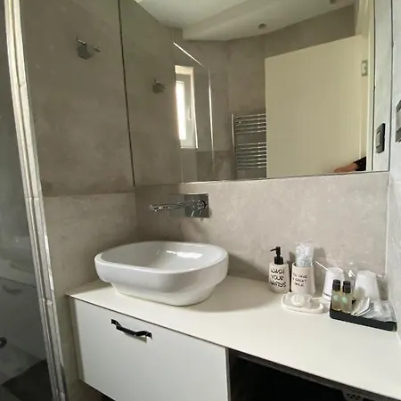 Enjoy B-52 Apartment