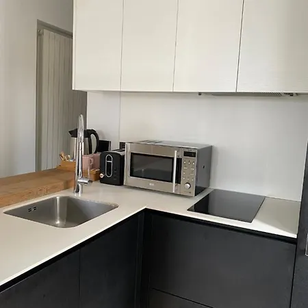 Enjoy B-52 Apartment