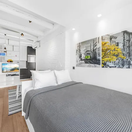 Enjoy B-52 Apartman Belgrade